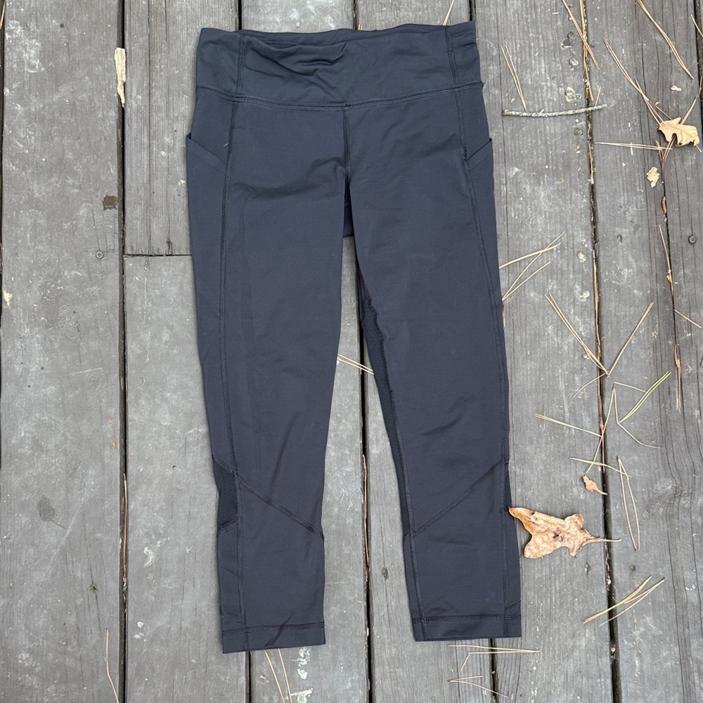 Lululemon Black Capri Leggings with sheer accents size 6